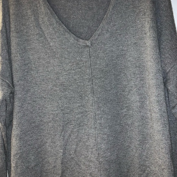 Woman’s basic sweater - Picture 2 of 3